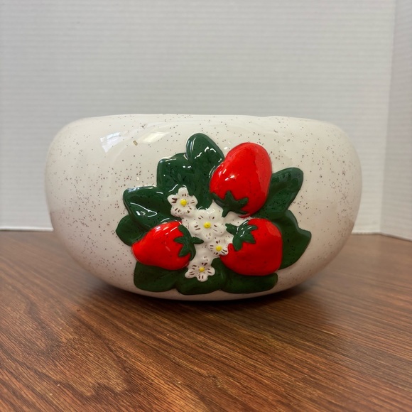 Vintage Strawberry Design Hand Painted Ceramic Bowl Planter - Picture 1 of 10